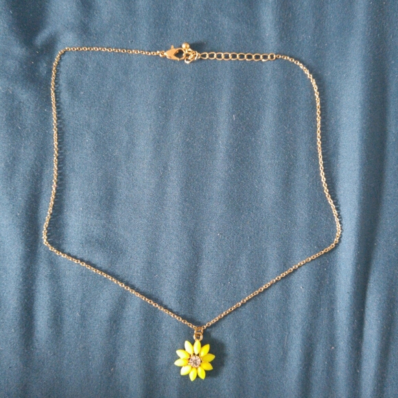 FREE w/ $25 Purchase; Golden Chain Flower Necklace - Picture 5 of 5